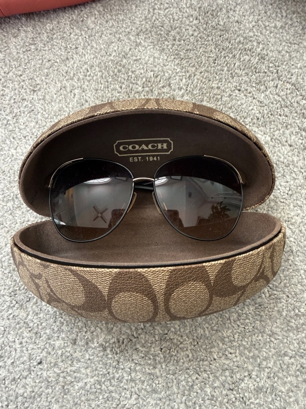 Coach Sunglasses with Brown Gradient Lenses